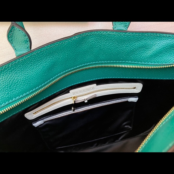 Sssssss - Picture 7 of 8